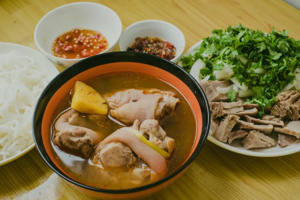 Góc ngồi cạnh cửa sổ